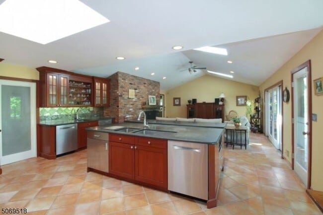 Building Photo - 3 India Brook Dr