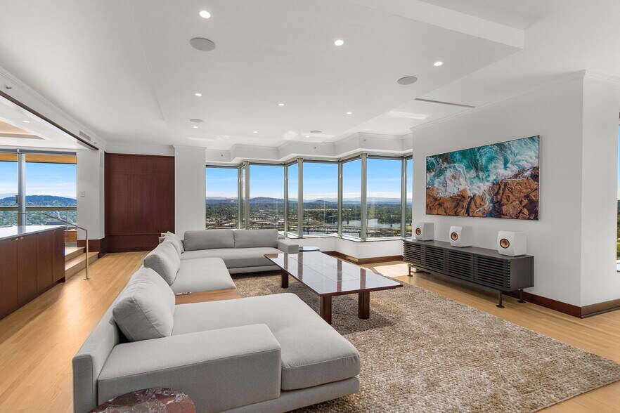 Building Photo - 1414 SW 3rd Ave