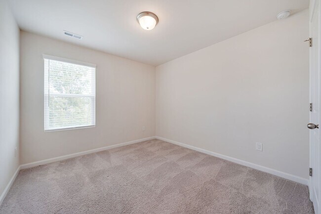 Building Photo - Available Early August! 4 Bed, 3.5 Ba in W...