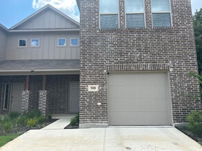 Building Photo - Room in Townhome on Saddle Ln