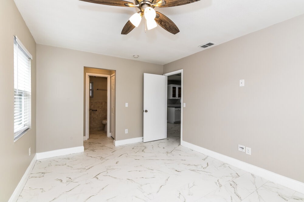 Building Photo - 206 Loch Low Dr