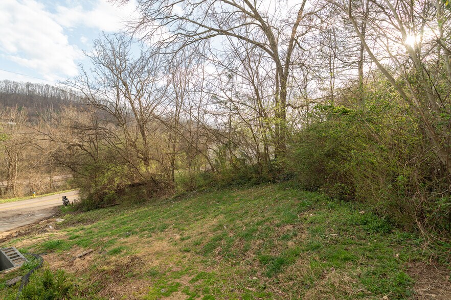 Building Photo - 3515 Greenway Dr