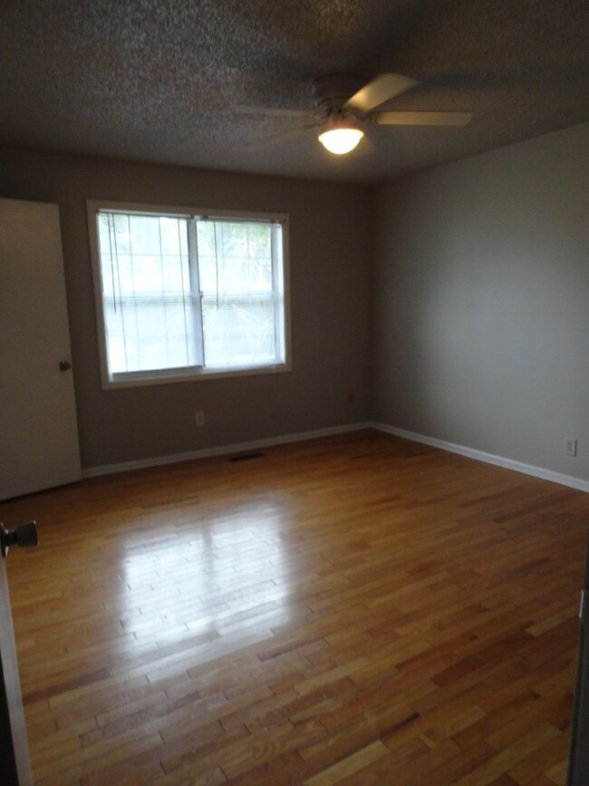 Building Photo - Newly Remodeled Townhouse in Valdosta