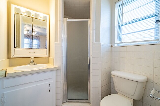 Building Photo - Vintage 3 Bedroom Home w/ Large Backyard