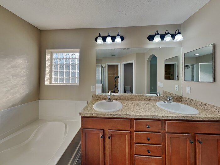 Building Photo - 181 E New England Dr