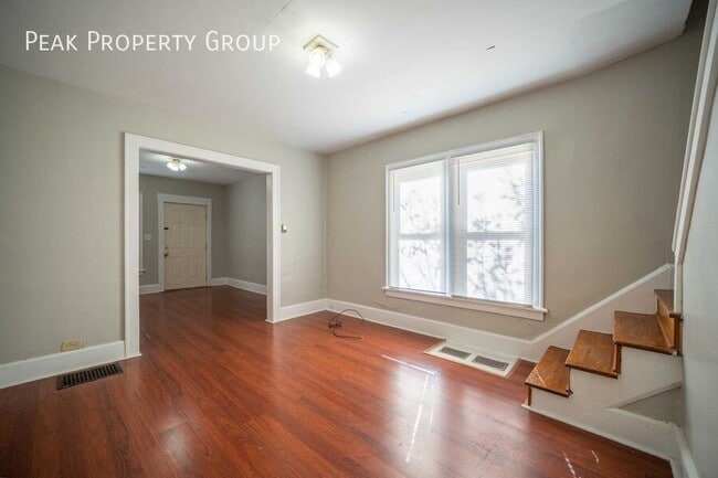 Building Photo - 1451 N 6th St