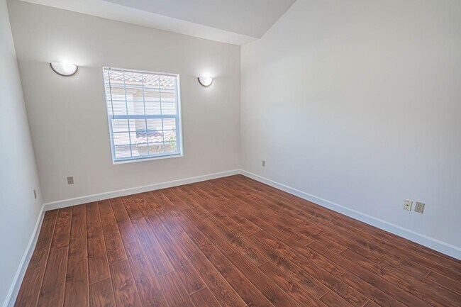 Building Photo - Spacious 3-Bedroom Condo with Underground ...
