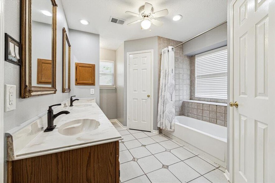 Building Photo - 9414 Twilight Moon Dr