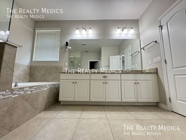 Building Photo - 5107 Appenine Loop W