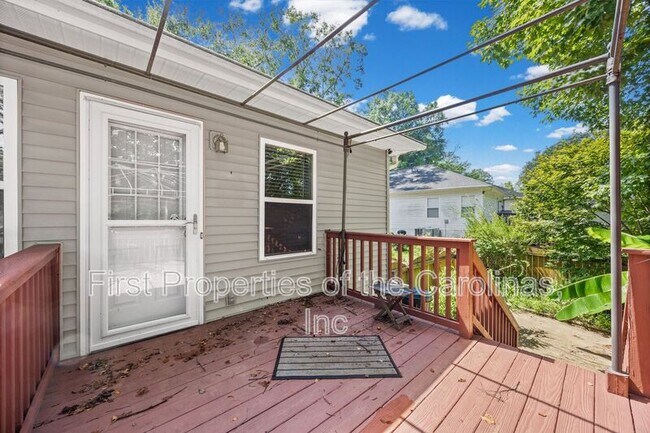 Building Photo - 215 6th St