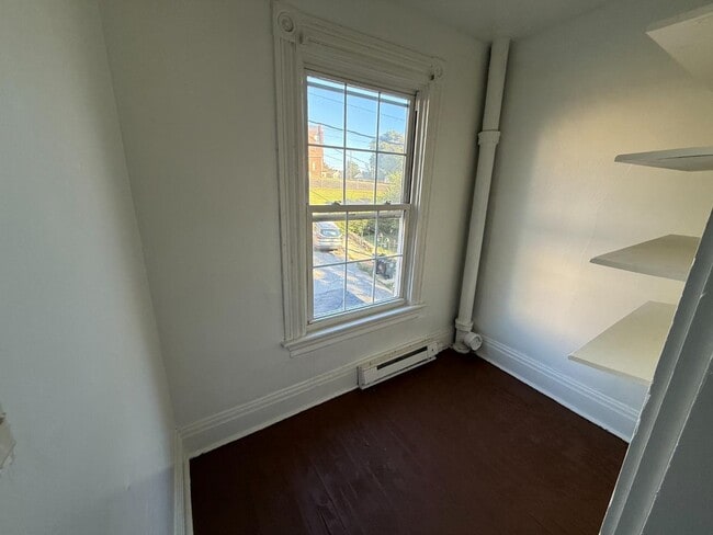 Building Photo - 200 Wall St