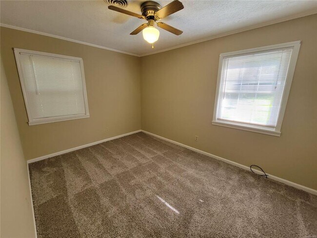 Building Photo - Section8 Accepted