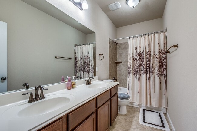 Building Photo - IMMACULATE 3bd/2ba/2gar/Office/Studay in Cobblestone Available NOW!