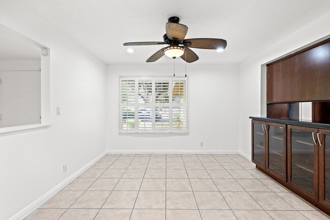 Building Photo - Beautifully Renovated 3BR/2BA Single-Story...