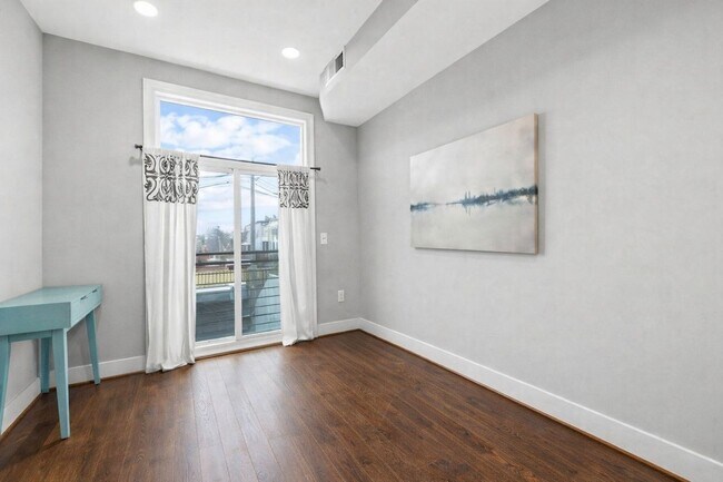 Building Photo - Modern Features Columbia Heights Neighborhood 2 Bedroom 2 Bath Condo with Balcony Pet Friendly