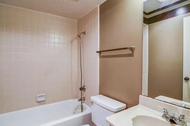 Building Photo - 2135 Cordoba Dr