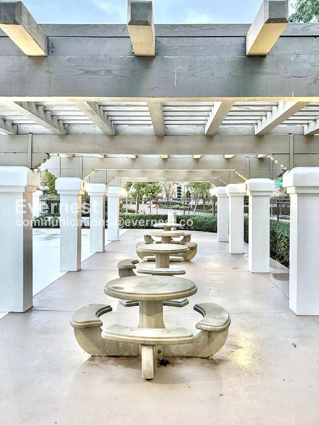 Building Photo - 9 Vía Espiritu