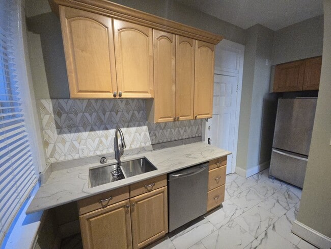 Building Photo - 800 Graydon Ave