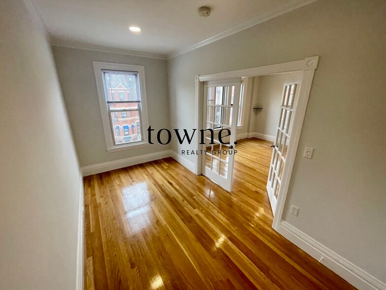 Building Photo - 215 Newbury St
