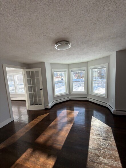 Building Photo - 610 Ives Row