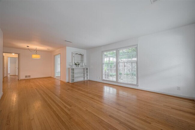 Building Photo - 3610 Glen Haven Blvd