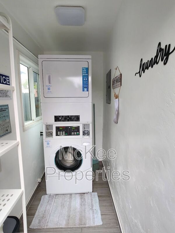 Building Photo - 1660 Cable St