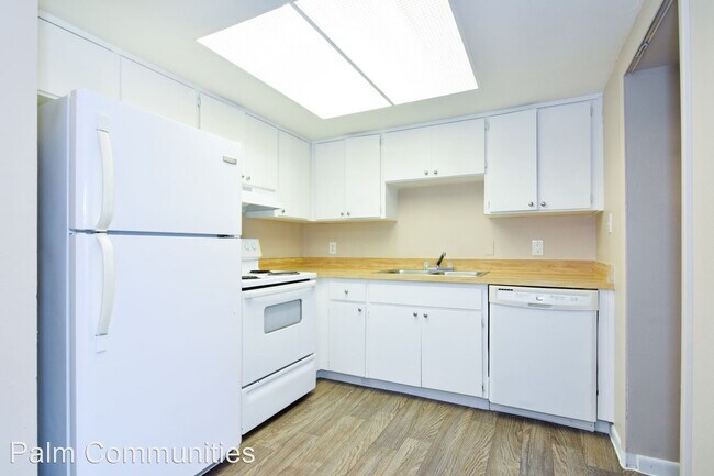 Building Photo - 6501 N Himes Ave