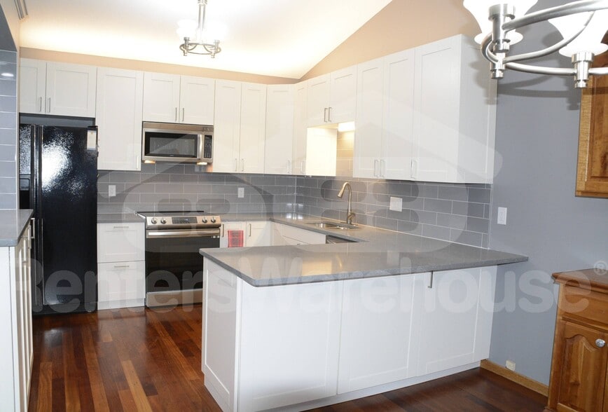 Building Photo - 710 E 143rd St