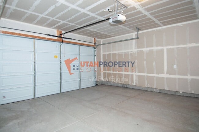 Building Photo - 963 W 540 S