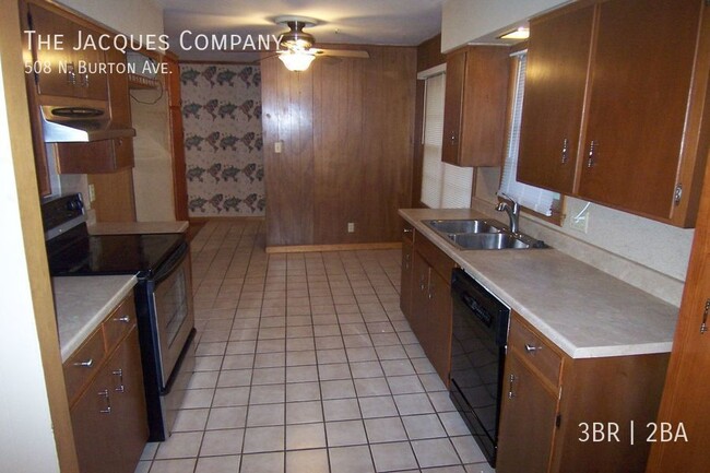 Building Photo - 508 N Burton Ave