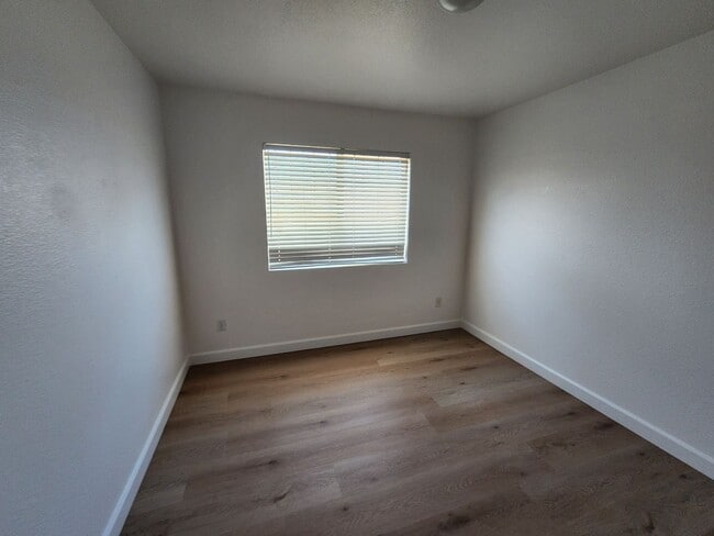 Building Photo - Beautiful 5 bed/4 bath home in Santa Nella!