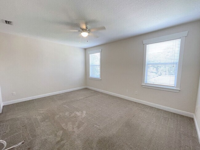 Building Photo - 4BR/3BA 2 story townhome in South Tampa/Pl...