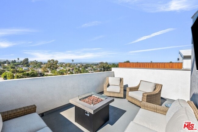 Building Photo - 4912 S Centinela Ave