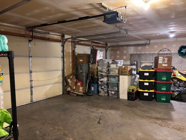 Building Photo - Beautiful house near walking trails and the hospital. Beautiful views of the Bridger Mountains