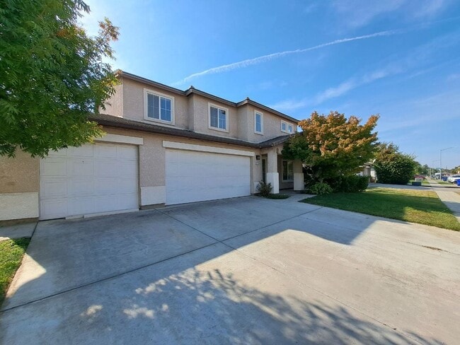 Building Photo - Beautiful 4 Bedroom House Ready To Call Home!