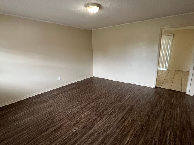 Building Photo - 101-103 Love Street