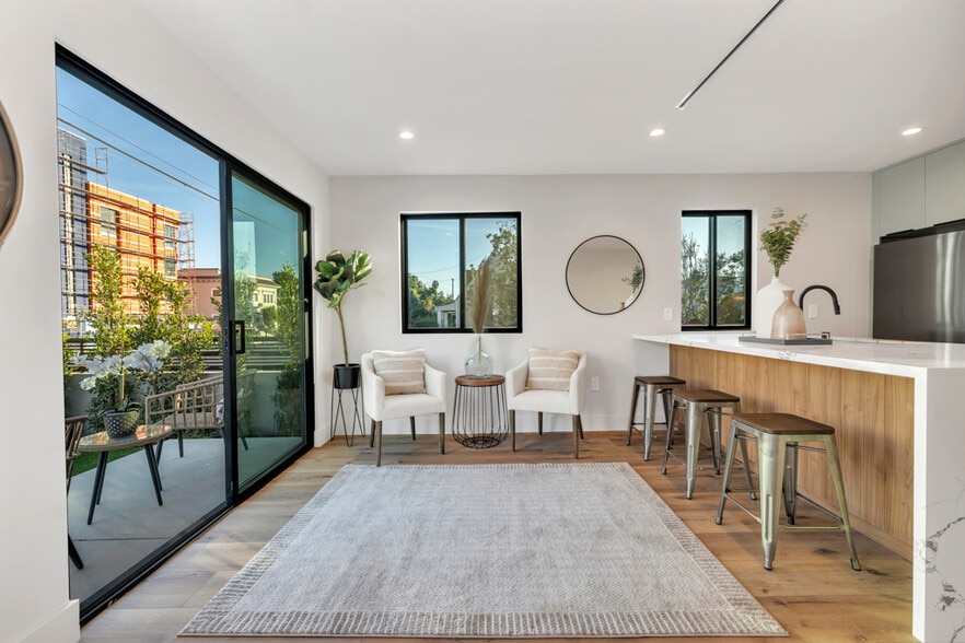 Building Photo - 651 N Wilton Pl