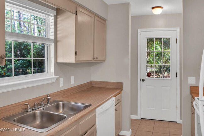 Building Photo - 25 Robin Way