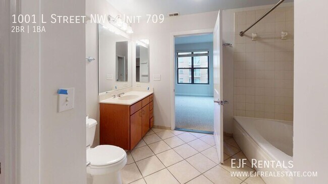 Building Photo - 1001 L St NW