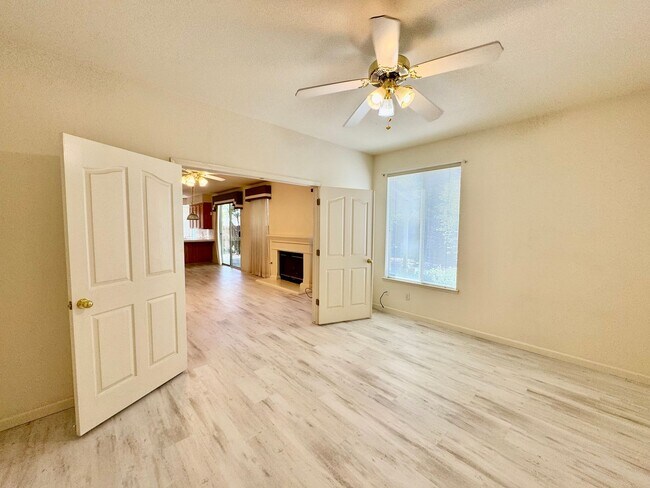 Building Photo - 915 Cardoza Rd
