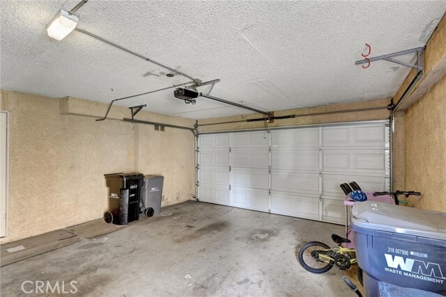 Building Photo - 3043 N White Ave