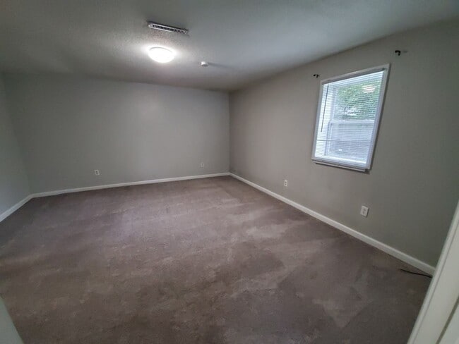 Building Photo - 3 Bedroom, 1 Bathroom in the Norwoodville ...