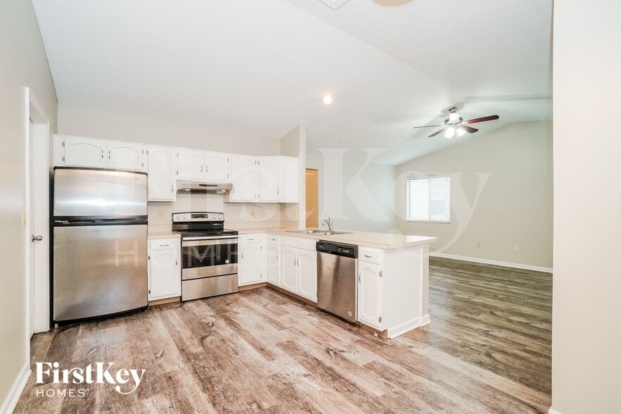 Building Photo - 2882 Torrey Pines Dr