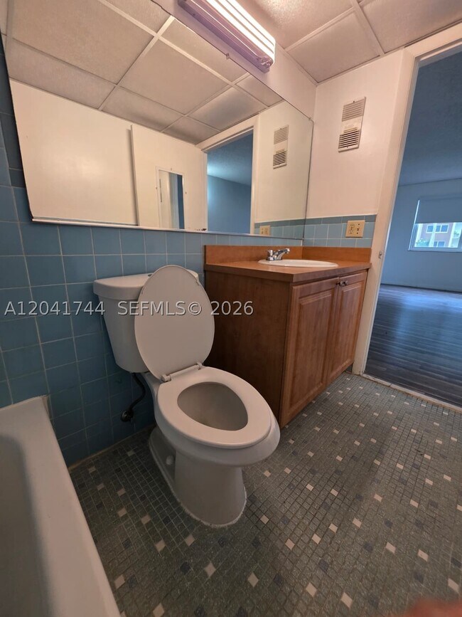 Building Photo - 6930 Miami Gardens Dr