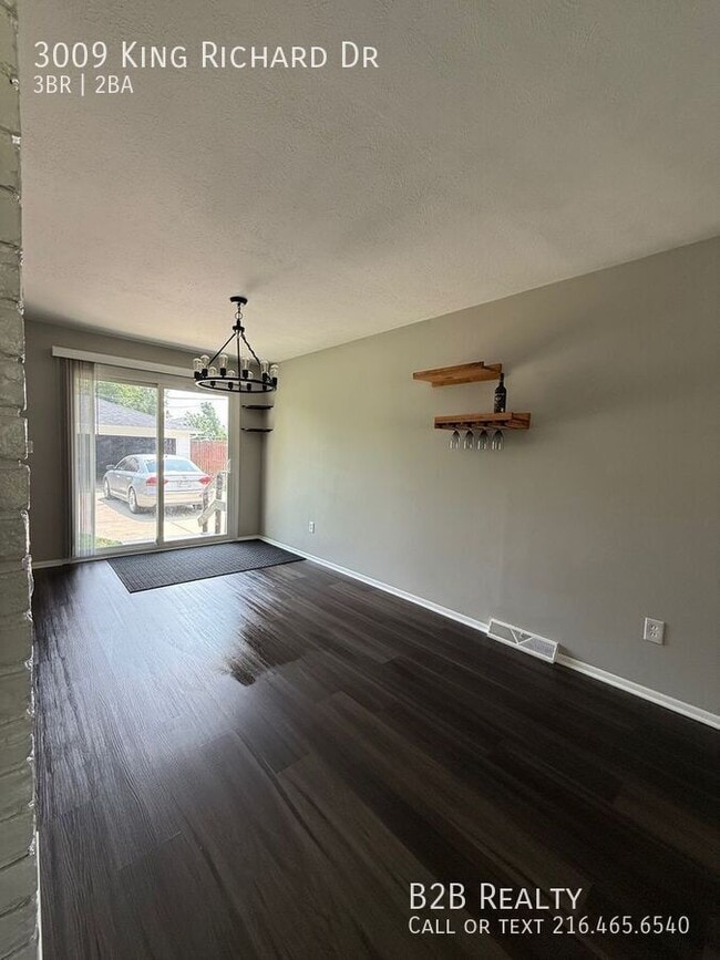 Building Photo - 3009 King Richard Dr