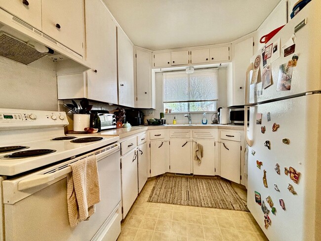 Building Photo - Wonderful 2-Bed, 1-Bath Duplex Unit in Fort Collins, CO!