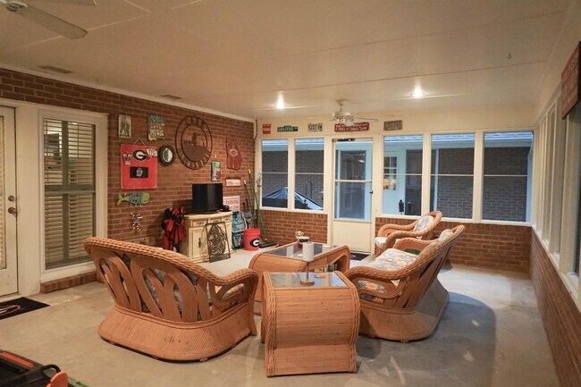 Building Photo - 116 Princeton Ln