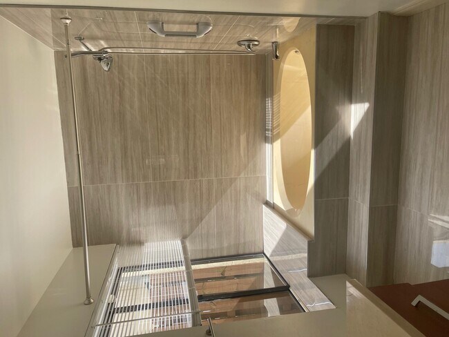 Building Photo - 641 Executive Center Dr