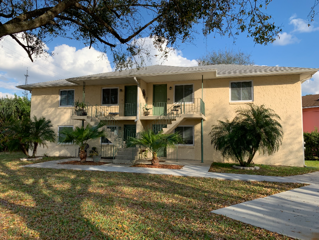 48 Carla Ct - 48 Carla Ct Jan Phyl Village FL 33880 | Apartment Finder