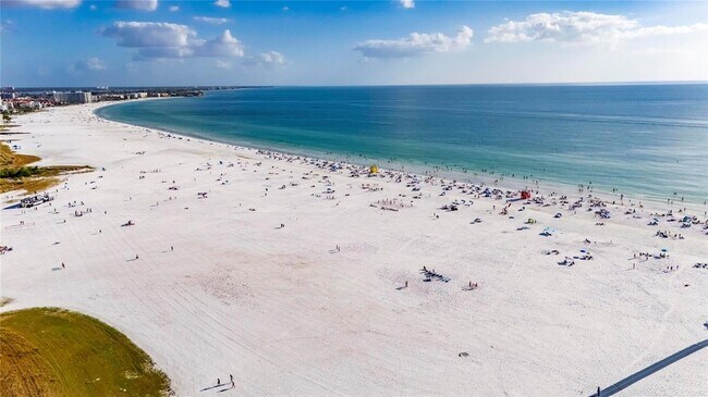 Building Photo - 2335 Oak Terrace